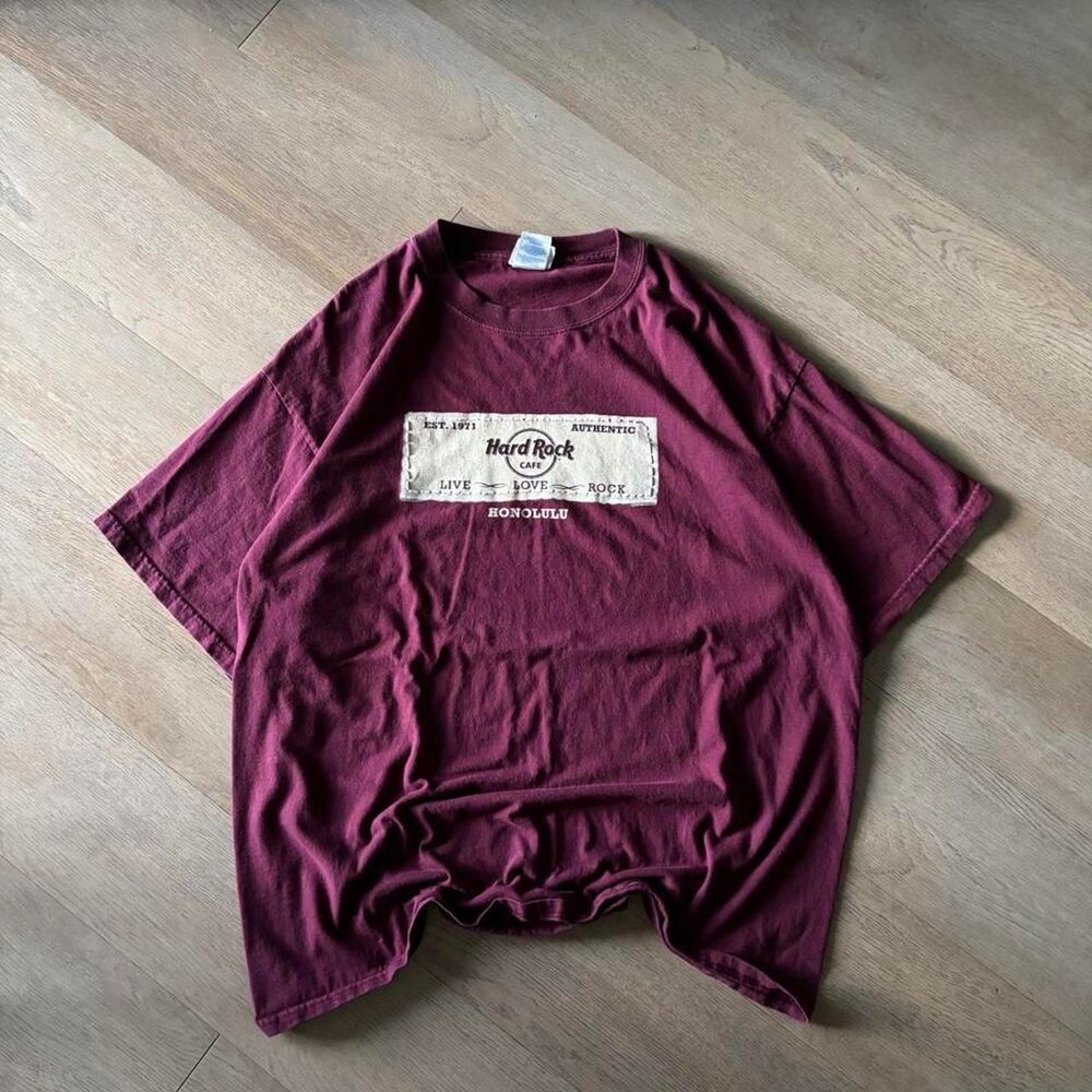 Hard-rock-cafe Men's Burgundy and Red T-shirt